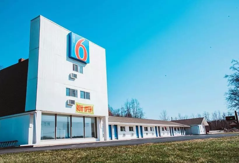 Motel 6 Bellville, Oh   Mid Ohio