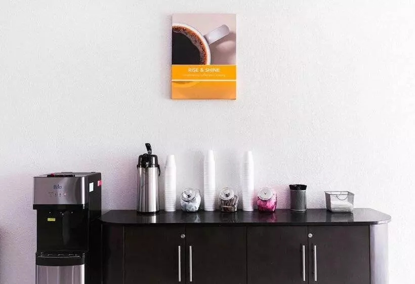 Motel 6 Bellville, Oh   Mid Ohio