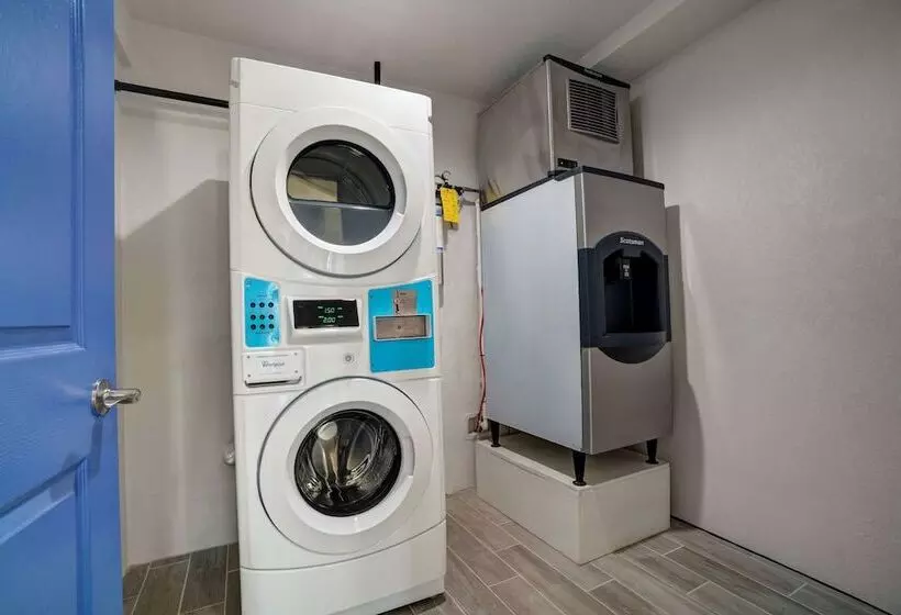 Motel 6 Bellville, Oh   Mid Ohio