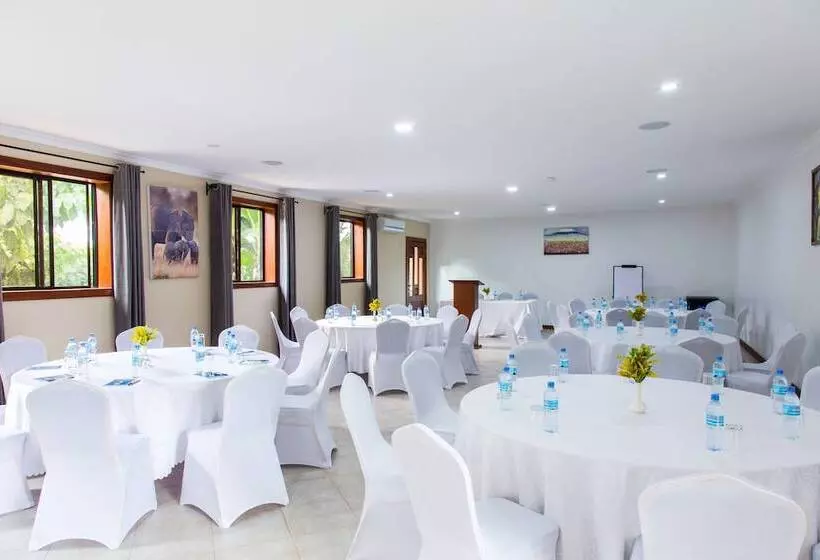 هتل Airport Planet Lodge At Kilimanjaro Airport