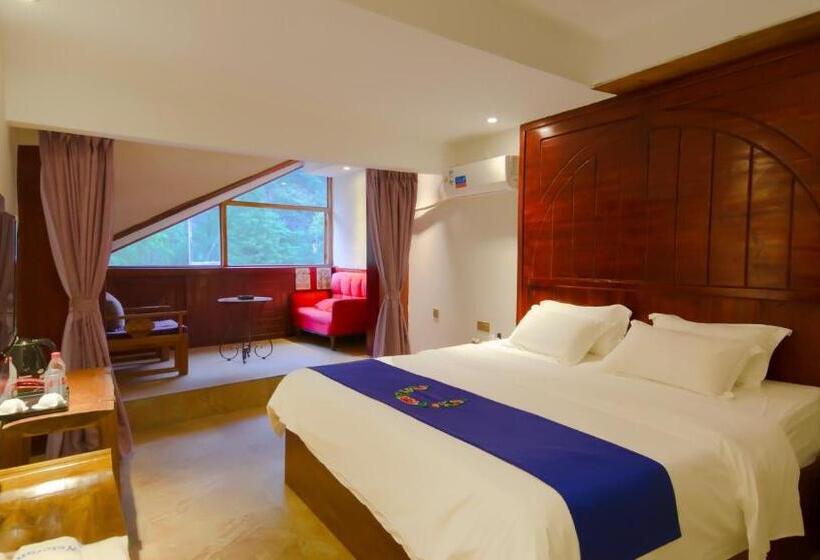 בית מלון כפרי Fenghuang Tujia Ethnic Minority River View