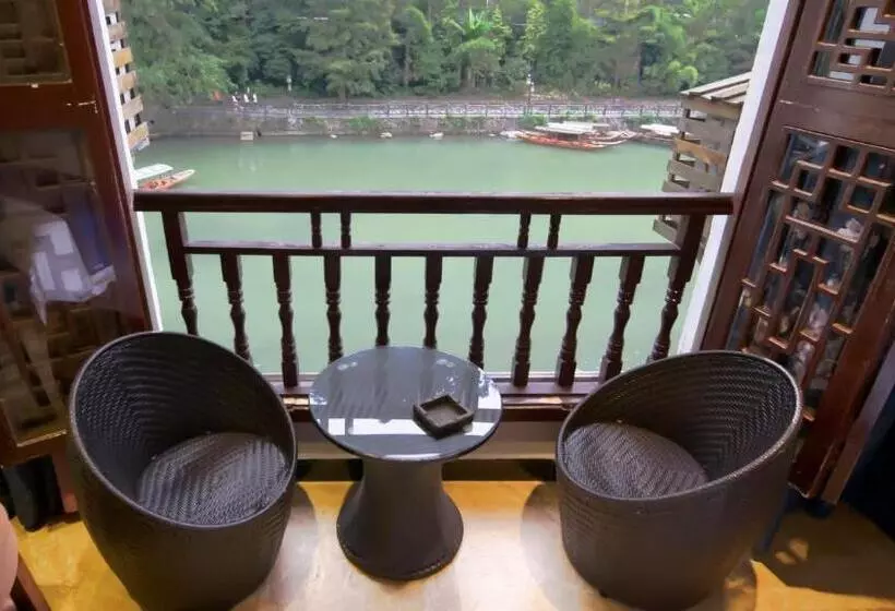 ホテル Fenghuang Tujia Ethnic Minority River View