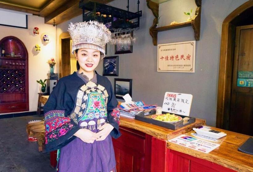 בית מלון כפרי Fenghuang Tujia Ethnic Minority River View