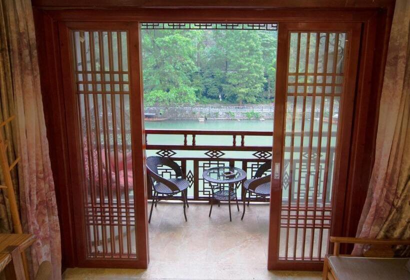 בית מלון כפרי Fenghuang Tujia Ethnic Minority River View