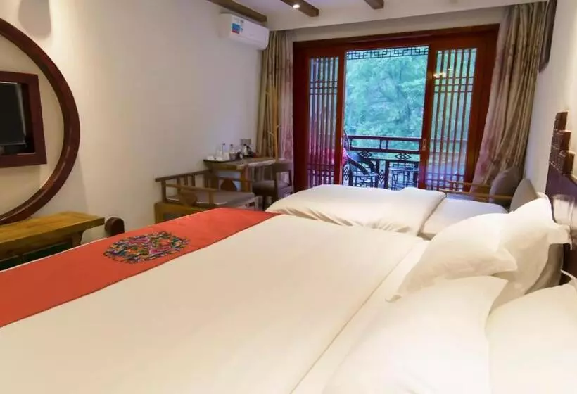 ホテル Fenghuang Tujia Ethnic Minority River View