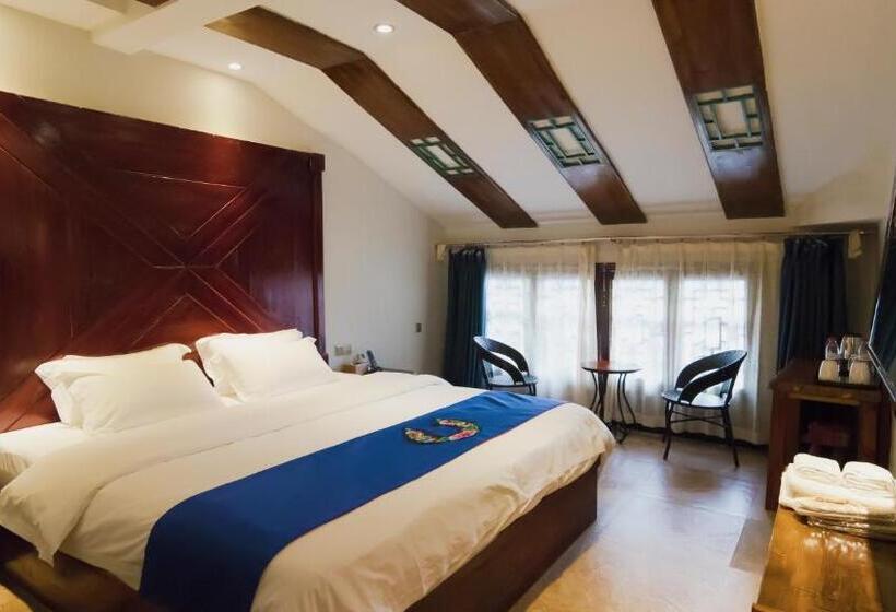 בית מלון כפרי Fenghuang Tujia Ethnic Minority River View