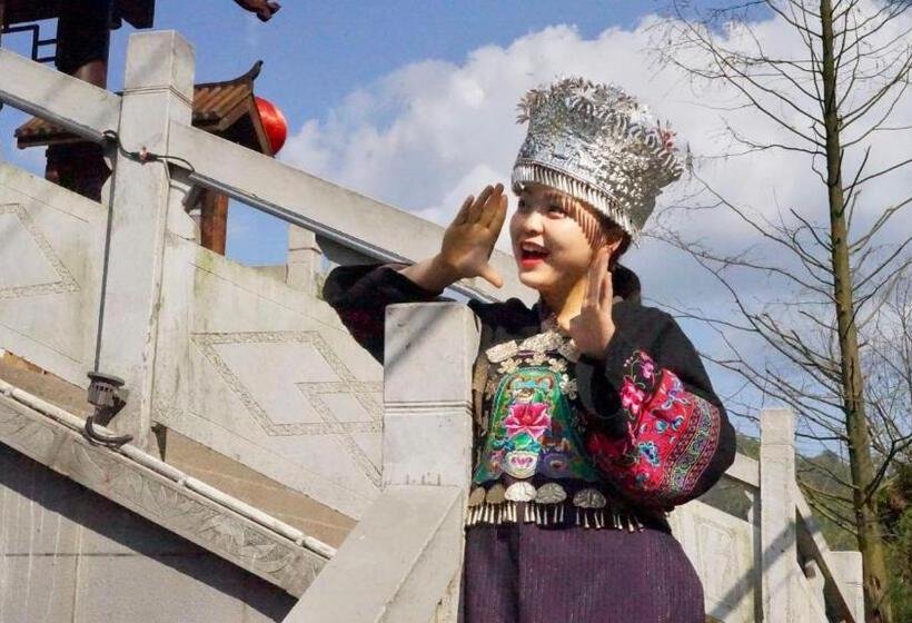 בית מלון כפרי Fenghuang Tujia Ethnic Minority River View