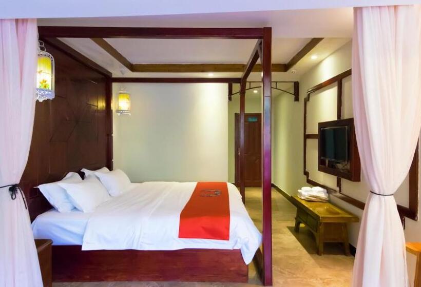 בית מלון כפרי Fenghuang Tujia Ethnic Minority River View