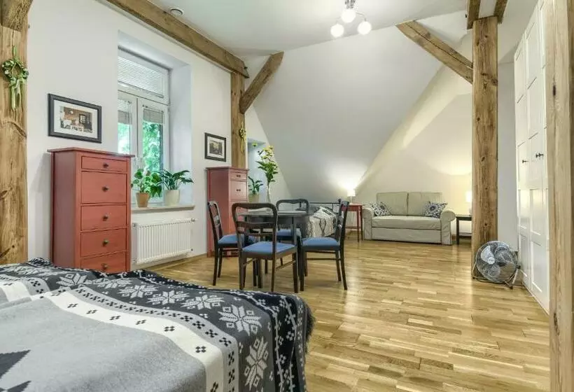 Aamiaismajoitus (B&B) Stara Szkola Trzcin 20