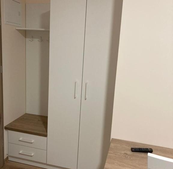 בית מלון כפרי Aljan