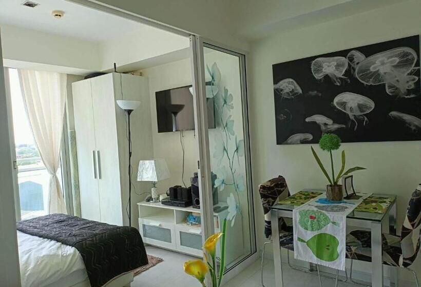 Hotel Azure Urban Resort Residences By April