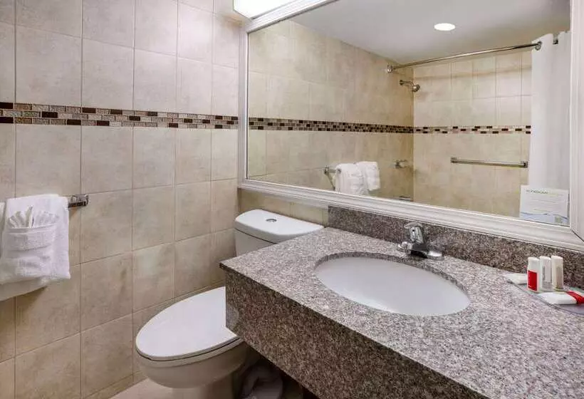 Hotelli Ramada By Wyndham Rome   Verona