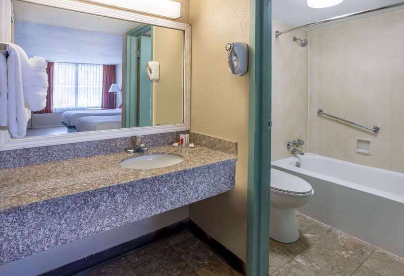 فندق Ramada By Wyndham Rome   Verona