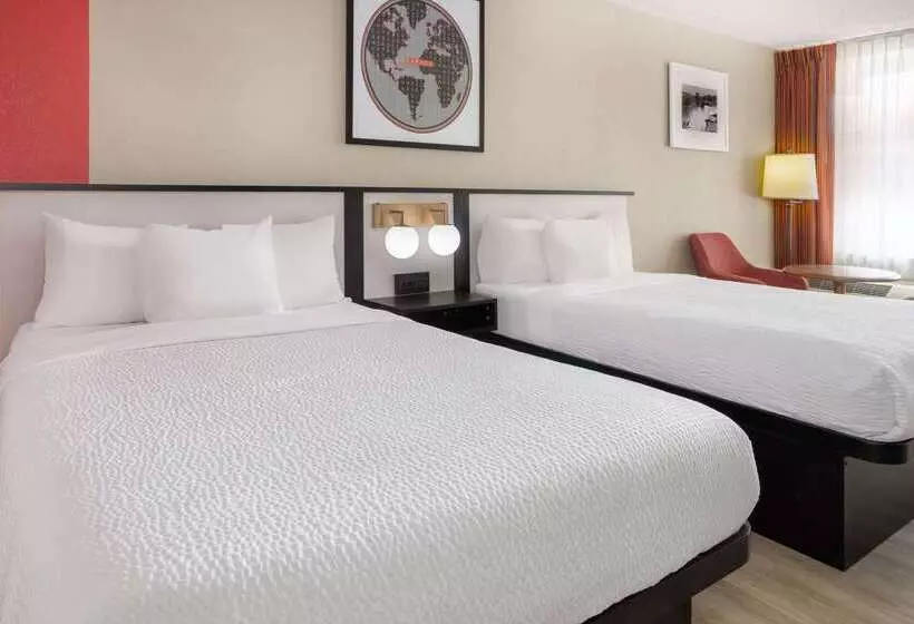 Hotelli Ramada By Wyndham Rome   Verona