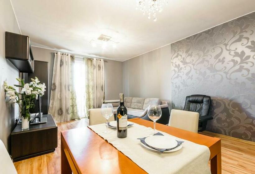 Ostello Nr 4 Europa22 Opcjonalnie Parking 24h Strzeżony Centrum Miasta Tomaszowa Mazowieckiego Quick Check I