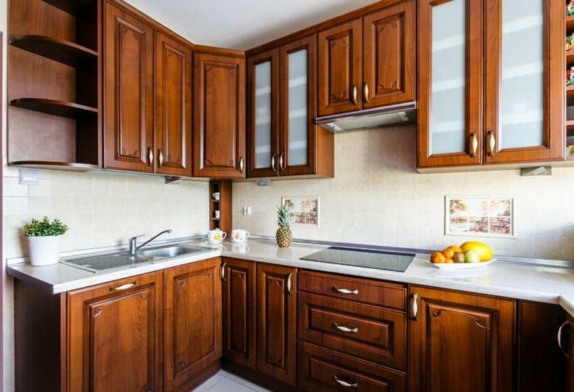 Ostello Nr 4 Europa22 Opcjonalnie Parking 24h Strzeżony Centrum Miasta Tomaszowa Mazowieckiego Quick Check I