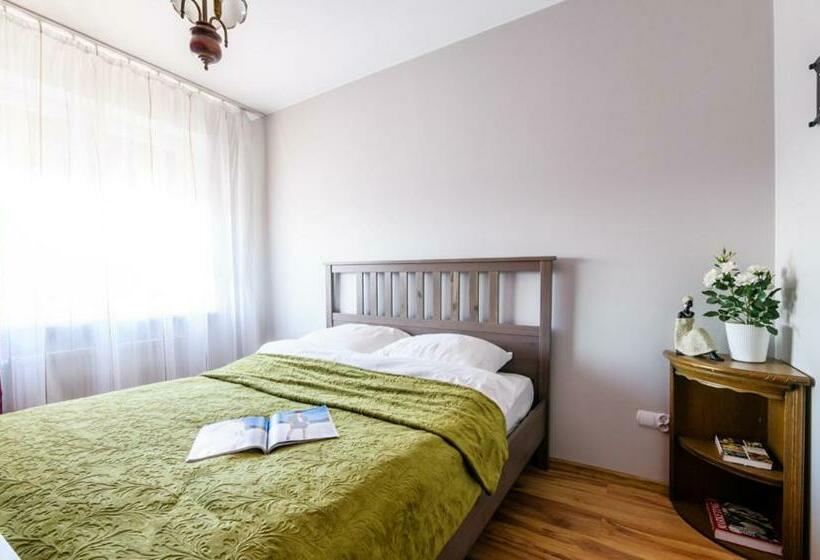 Ostello Nr 4 Europa22 Opcjonalnie Parking 24h Strzeżony Centrum Miasta Tomaszowa Mazowieckiego Quick Check I