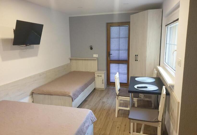 ホテル Gospodarstwo Agroturystyczne ,, Pod Dębem