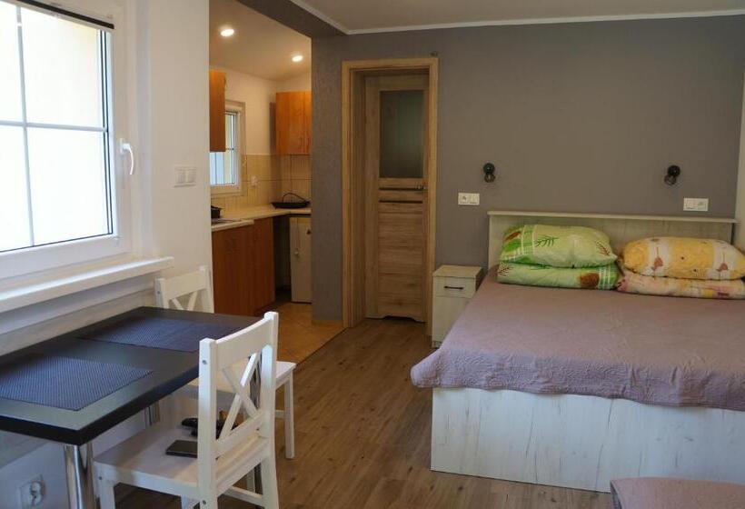 ホテル Gospodarstwo Agroturystyczne ,, Pod Dębem