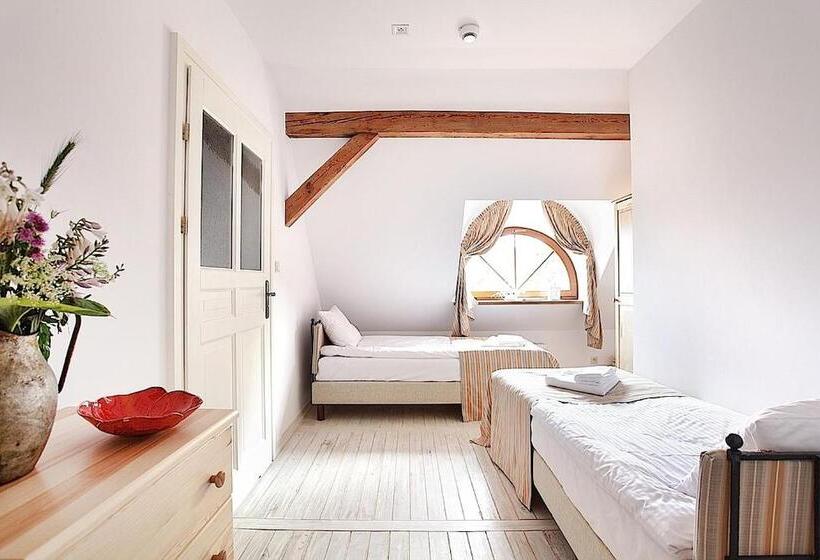 호텔 Pałac W Dębinie