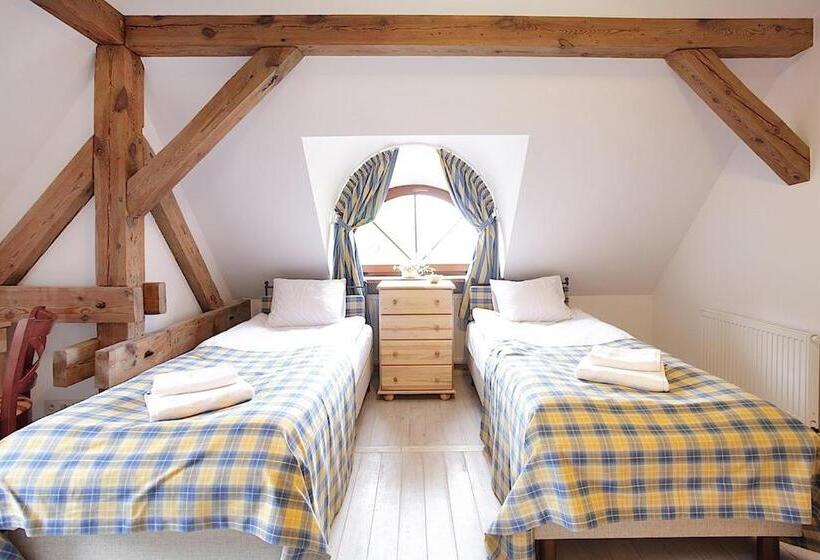 호텔 Pałac W Dębinie