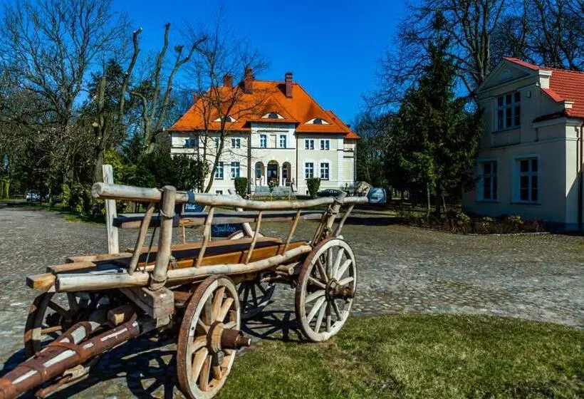 Hotelli Pałac W Dębinie