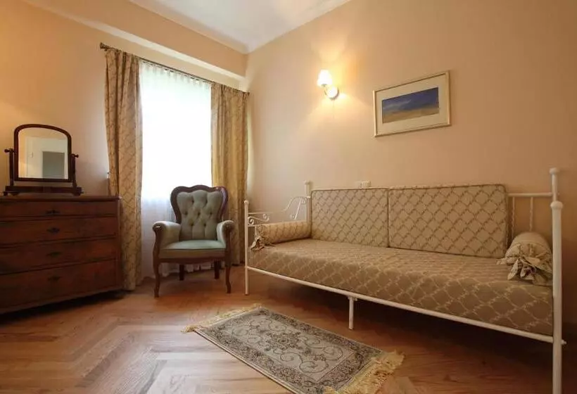 Hotelli Pałac W Dębinie