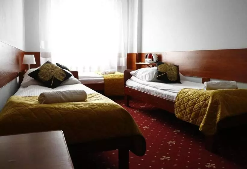 Retkeilymaja Sala Bankietowa I Pokoje Gościnne