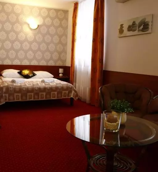 Retkeilymaja Sala Bankietowa I Pokoje Gościnne