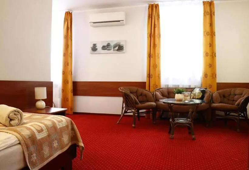 Retkeilymaja Sala Bankietowa I Pokoje Gościnne