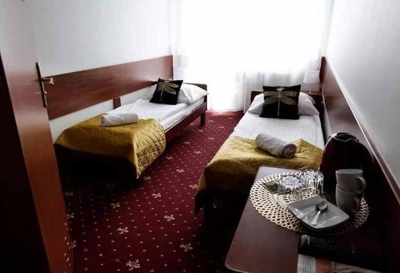 Retkeilymaja Sala Bankietowa I Pokoje Gościnne