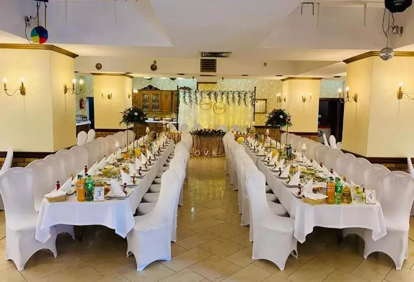 Retkeilymaja Sala Bankietowa I Pokoje Gościnne