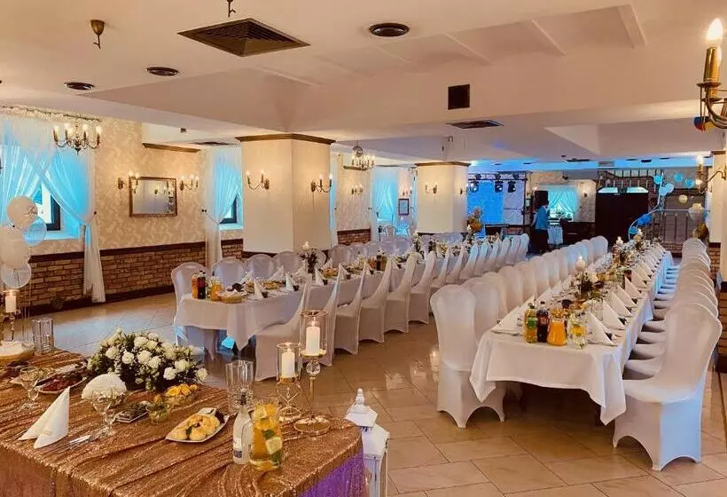 Retkeilymaja Sala Bankietowa I Pokoje Gościnne