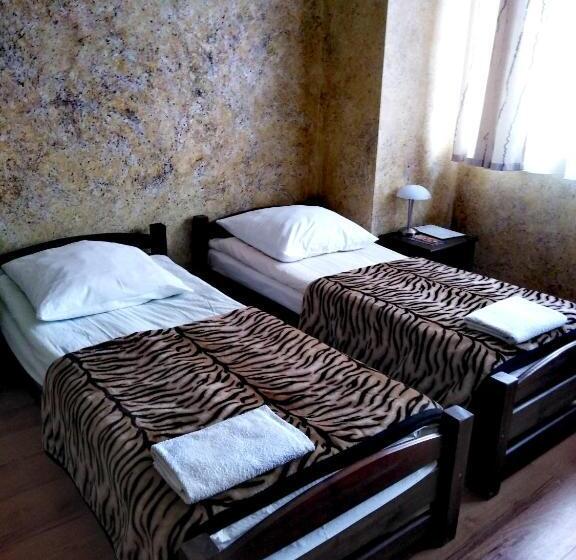 호스텔 Zajazd Pod Jarem