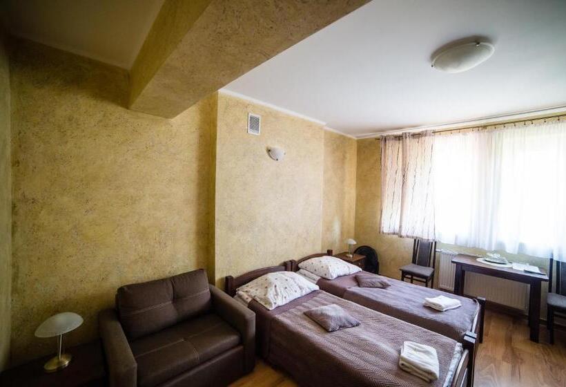 호스텔 Zajazd Pod Jarem