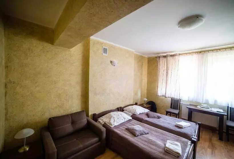 Retkeilymaja Zajazd Pod Jarem