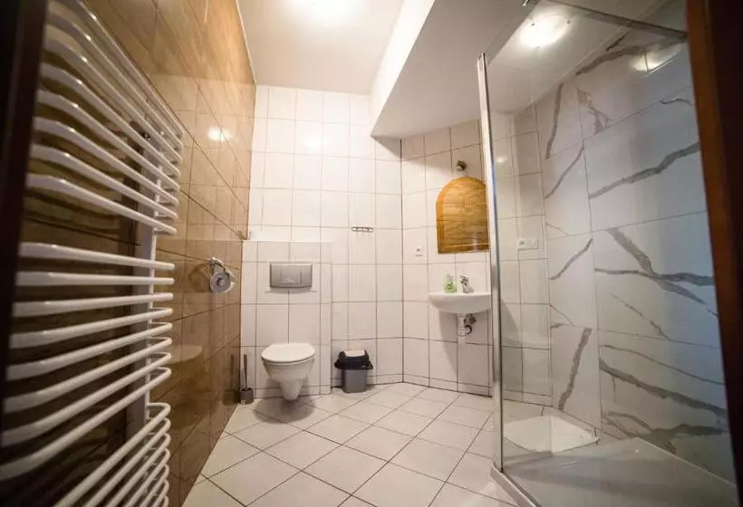 Retkeilymaja Zajazd Pod Jarem