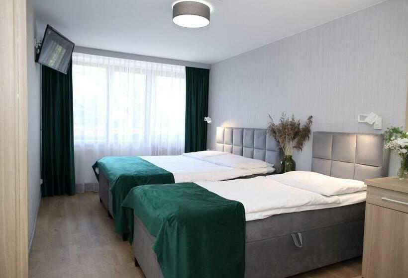 مبيت وإفطار Ośrodek Wypoczynkowy Pod Dębem