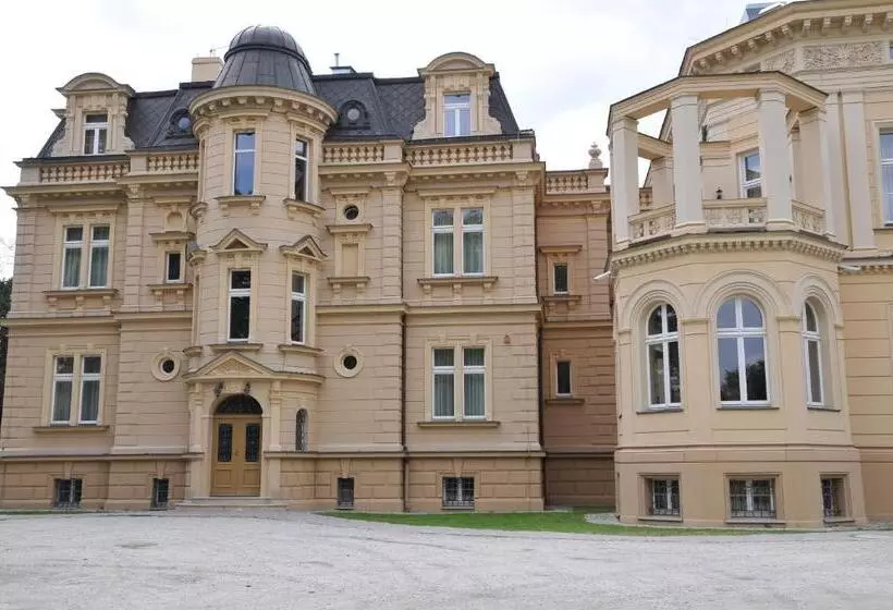 Aamiaismajoitus (B&B) Zespół Pałacowo Parkowy W Ostromecku