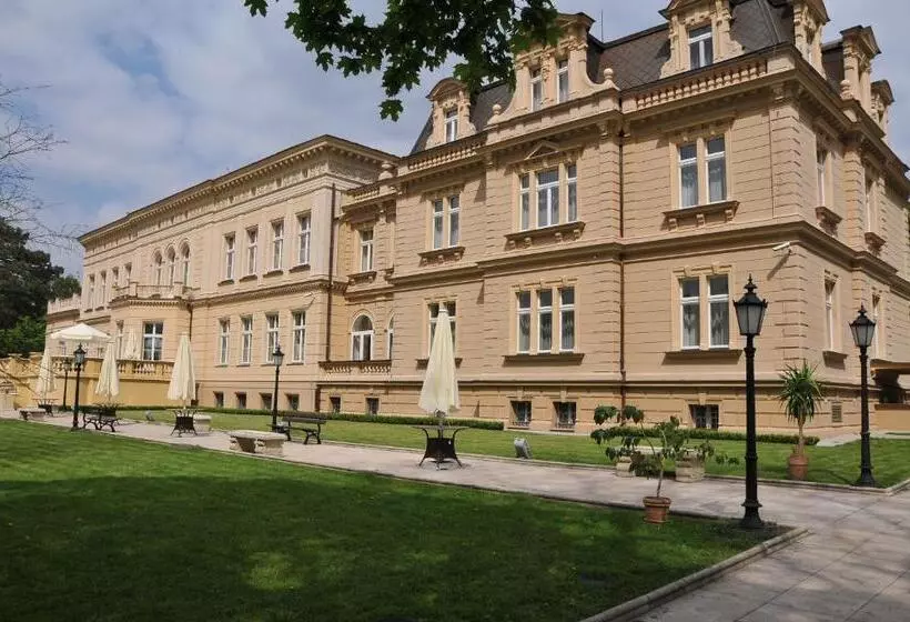 Aamiaismajoitus (B&B) Zespół Pałacowo Parkowy W Ostromecku