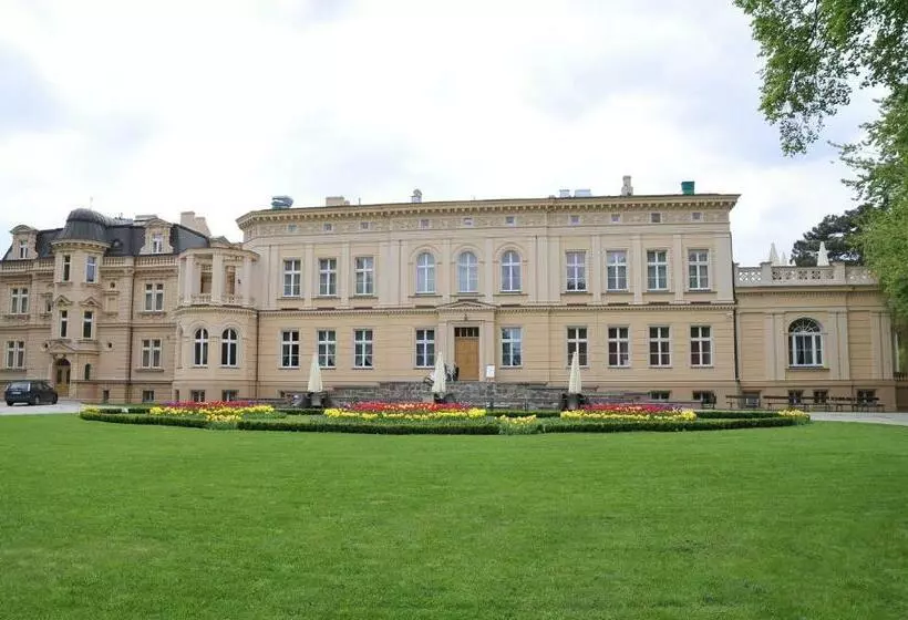 Aamiaismajoitus (B&B) Zespół Pałacowo Parkowy W Ostromecku
