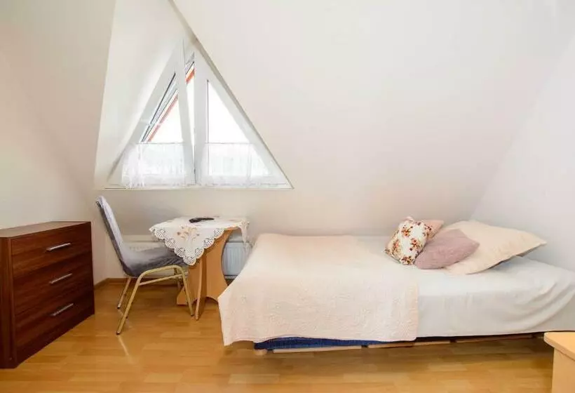 Aamiaismajoitus (B&B) Villa Broniewskiego