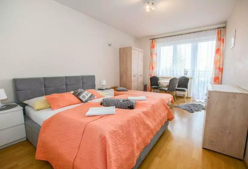 Aamiaismajoitus (B&B) Villa Broniewskiego