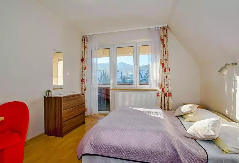 Aamiaismajoitus (B&B) Villa Broniewskiego