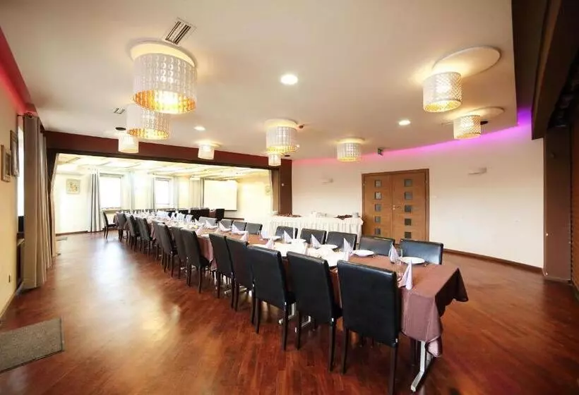 Hotelli I Restauracja Abis