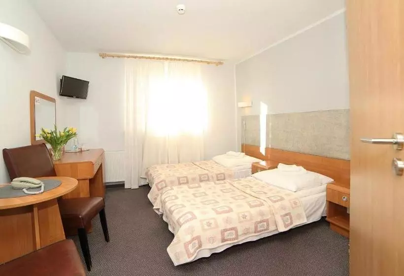 Hotelli I Restauracja Abis