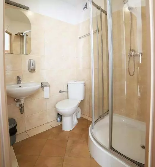 Hotelli I Restauracja Abis