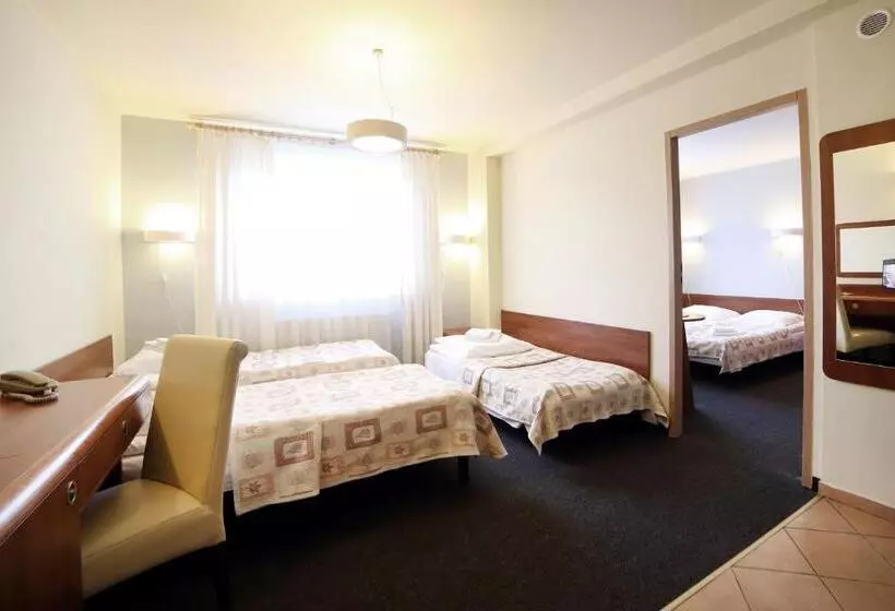 Hotelli I Restauracja Abis