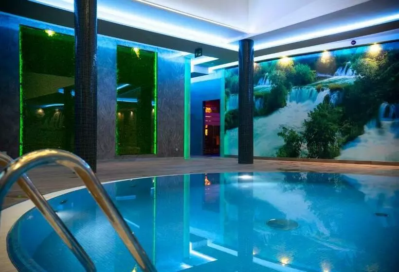 ホテル Oskar Business & Spa