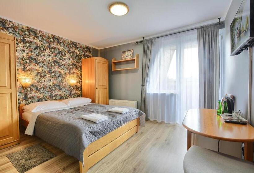 Hotelli Rezydencja Karnat I I Ii